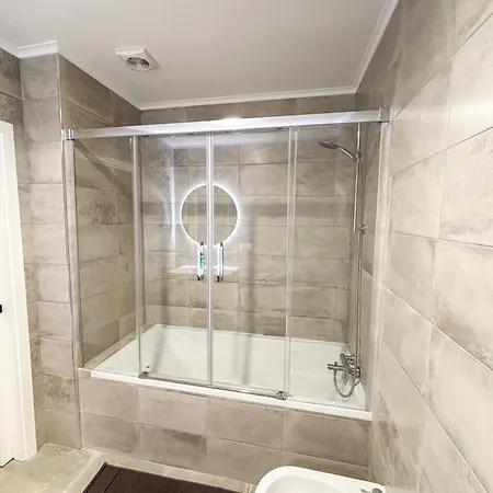 Spacious House, Up 8 People Centrally In Cascais