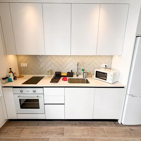 Spacious House, Up 8 People Centrally In Cascais