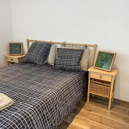 Spacious House, Up 8 People Centrally In